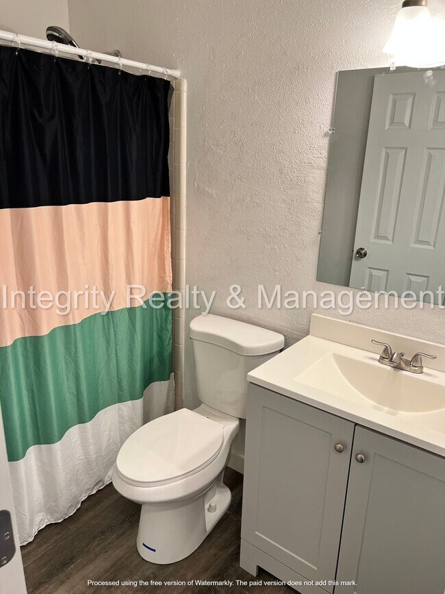 Building Photo - Charming cottage feel 3-bedroom, 2-bathroom house
