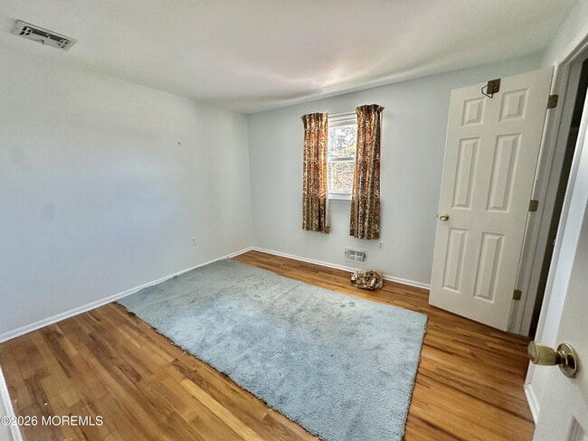 Building Photo - 382 W Park Ave