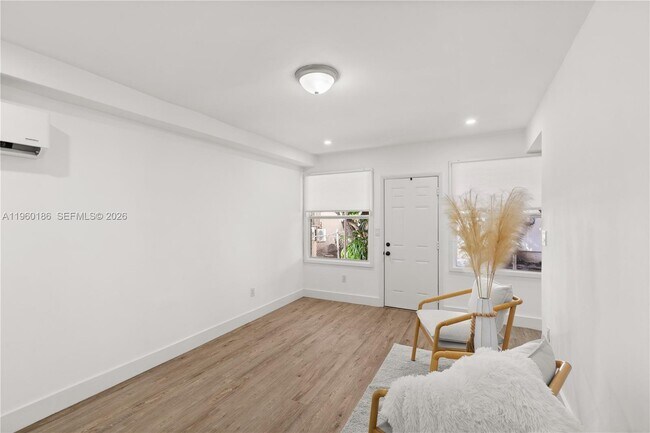 Building Photo - 2508 SW 10th St