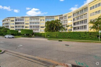 Building Photo - 389 S Lake Dr