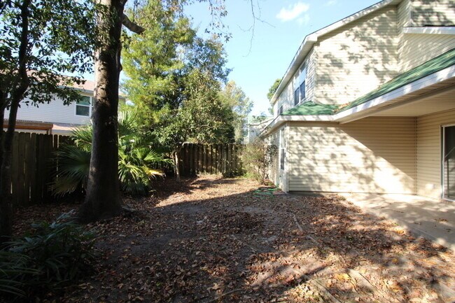 Building Photo - Spacious 3 Bedroom Townhouse Near Hurlburt...