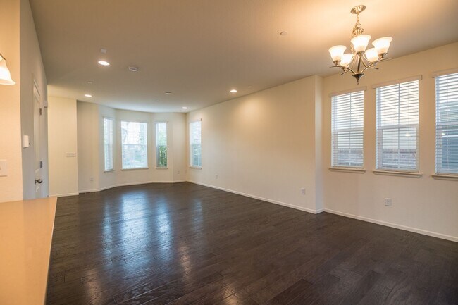 Building Photo - 2 Bedroom 2 1/2 Bath in Mosaic