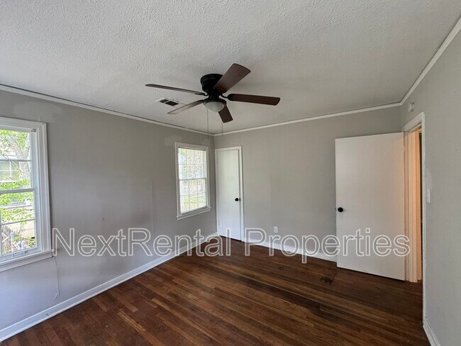 Building Photo - 535 Robinhood Rd