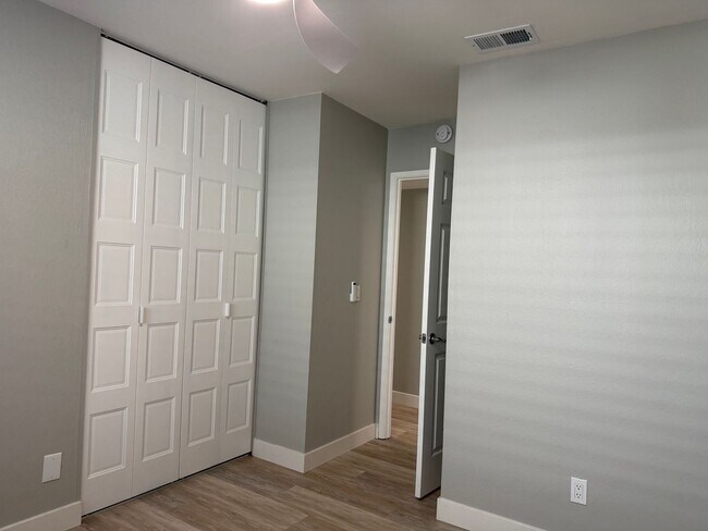 Building Photo - Absolutely gorgeous 3 bedroom 2 bath house