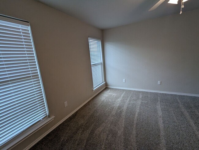 Building Photo - Beautiful Maintained home in Bellfarms