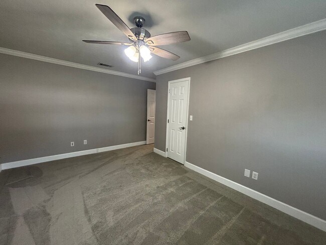 Building Photo - Beautifully Remodeled Home / Plenty of Add...