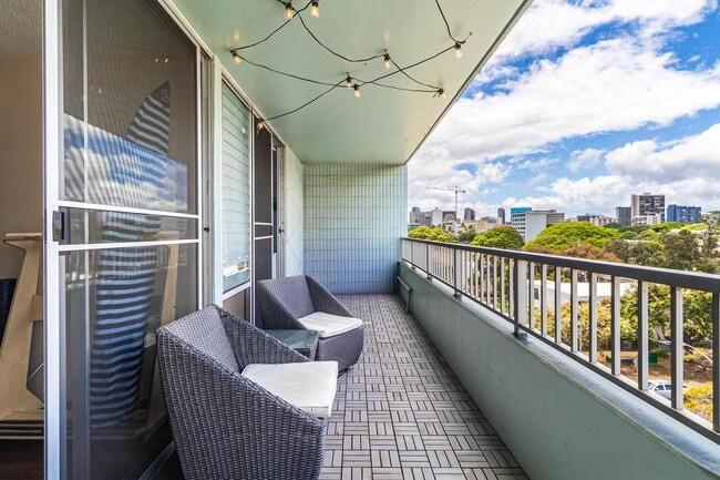 Building Photo - Cute and Newly Upgraded 1/1/1 near Ala Moana