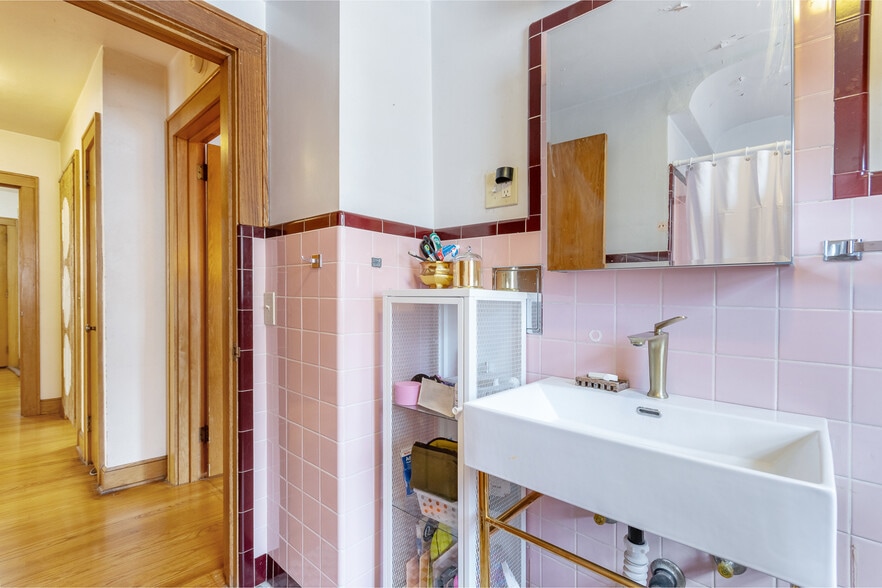 Building Photo - 302 S Brooks St