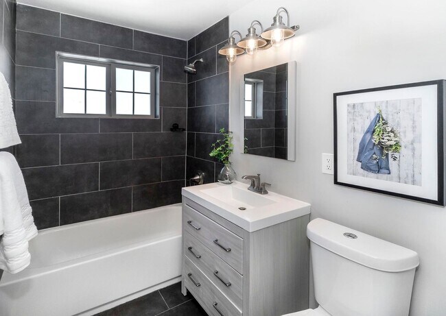 Building Photo - SLOAN'S LAKE: 2-BEDROOM 1 BATH WITH HIGH-END FINISHES
