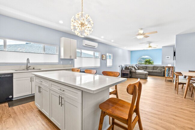 Building Photo - Upgraded 5 bedroom, 3 bath home