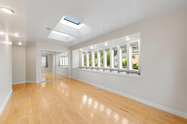 Building Photo - 714 Rockaway Beach Ave