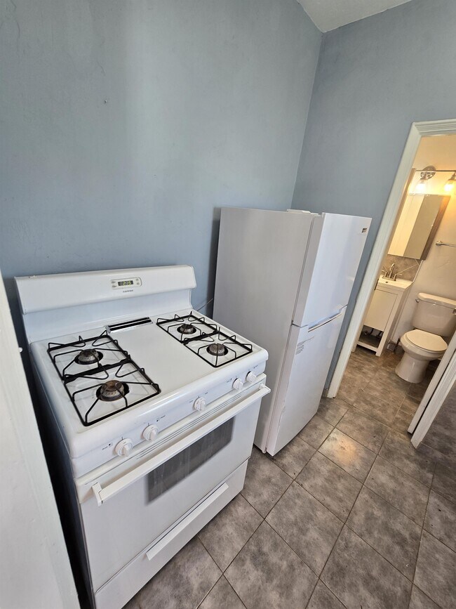 Building Photo - 818 S Arizona Ave