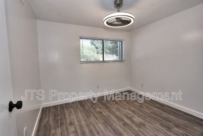 Building Photo - 9 Derow Ct