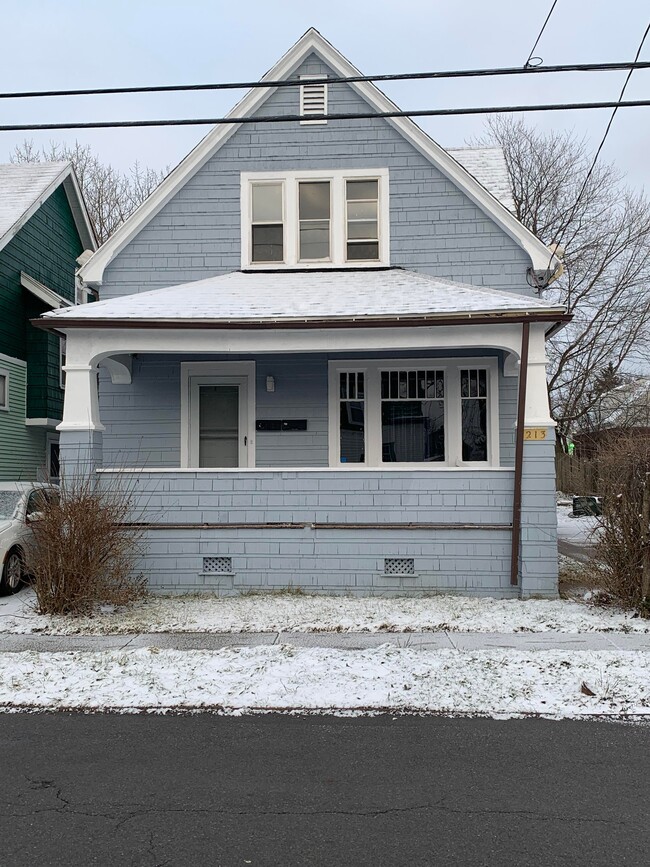 213 Courtland Ave 213 Courtland Ave Buffalo NY 14215 Apartment Finder