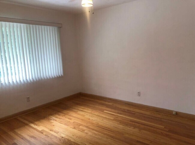 Building Photo - 8412 Winzenburg Dr