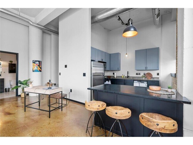 Building Photo - 1701 NE Madison St