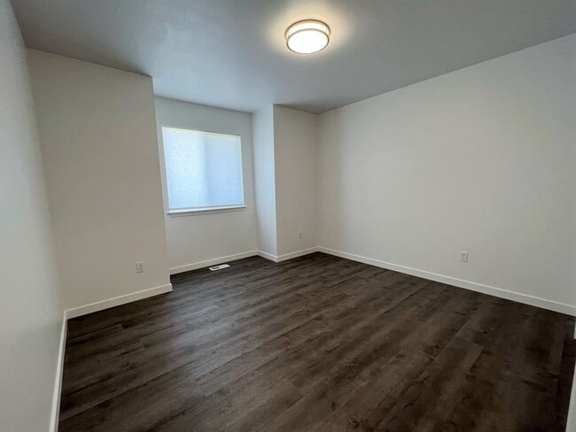 Building Photo - Beautiful 3 bed 2 bath home in the Haven Cove Subd just off Cherry Ln and N Ten Mile Rd