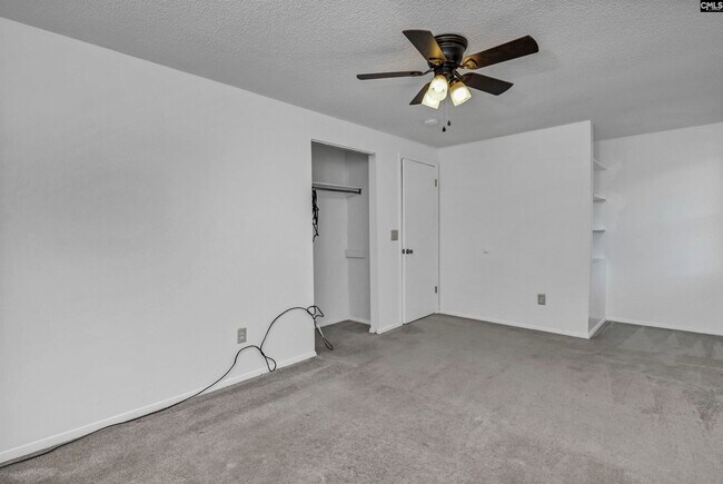 Building Photo - 220 N Donar Dr