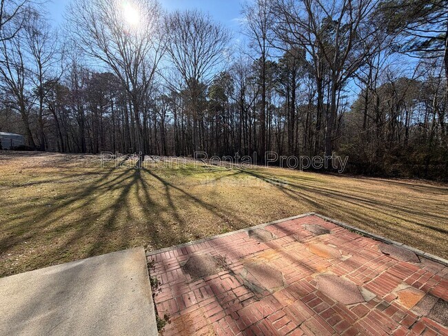 Building Photo - 240 Carter Rd