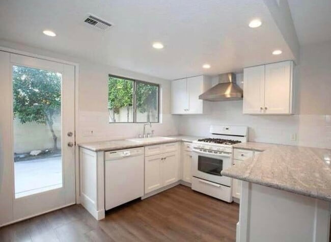 Building Photo - 394 Tava Ln