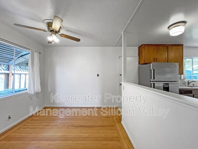 Building Photo - 1937 Stanley Ave