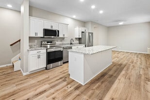 Building Photo - 1118 Bertrand St