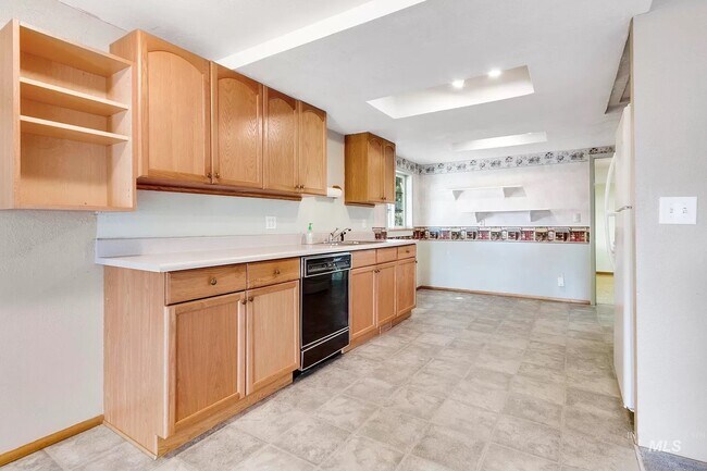 Building Photo - 408 E Greenhurst Rd