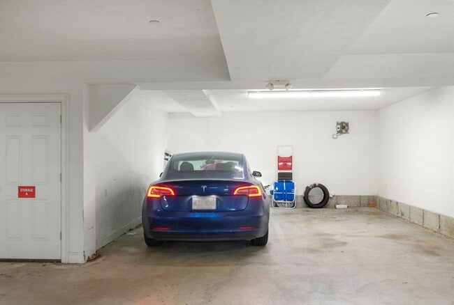 Building Photo - 205 W 8th St