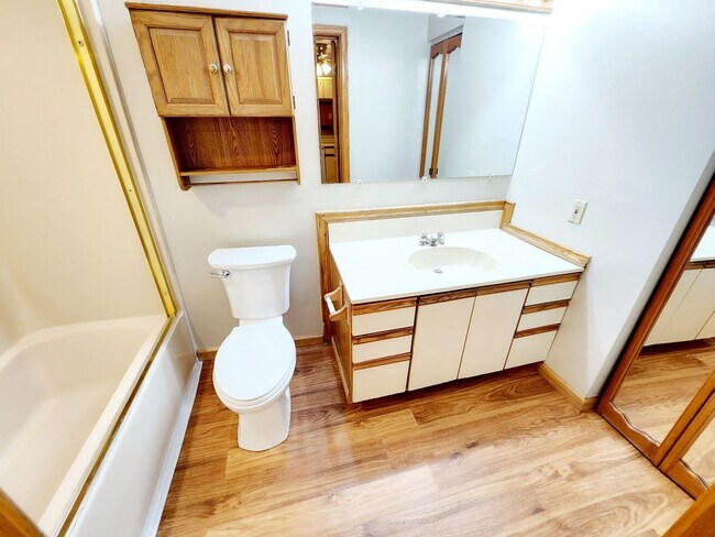 Building Photo - 2 Bedroom house near Mileground - Available 05/20/2026