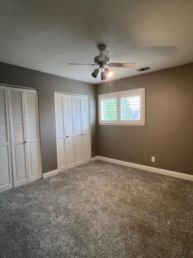 Building Photo - FAIR OAKS BEAUTY WITH POOL, SPA & SOLAR!!