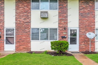 Building Photo - 7368 Hazelcrest Dr