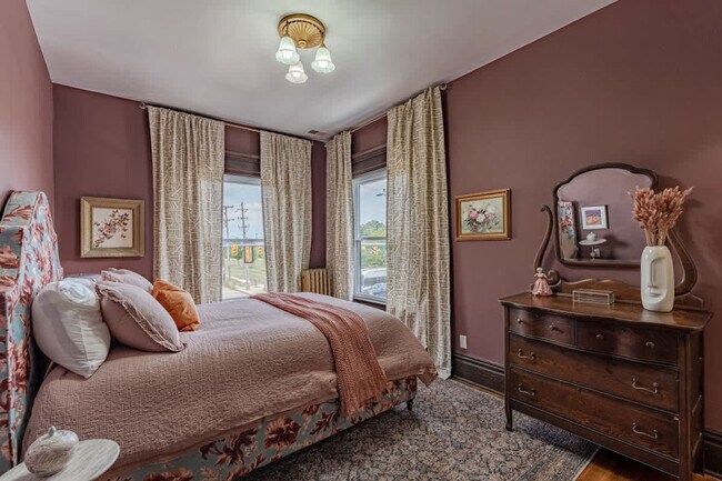 Building Photo - 258 W Market St