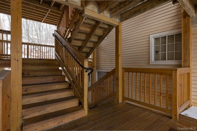 Building Photo - 219 Fox Run Ln