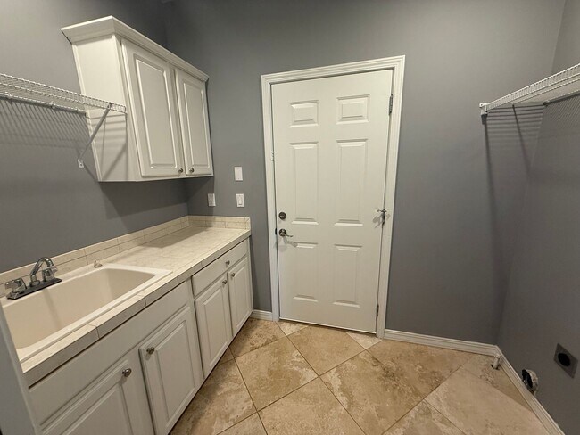 Building Photo - 3408 SW Xero Ct