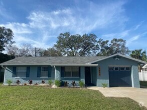 Building Photo - 1920 Travelers Palm Dr