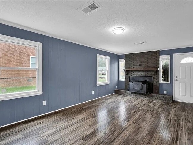 Building Photo - 361 Garland Dr