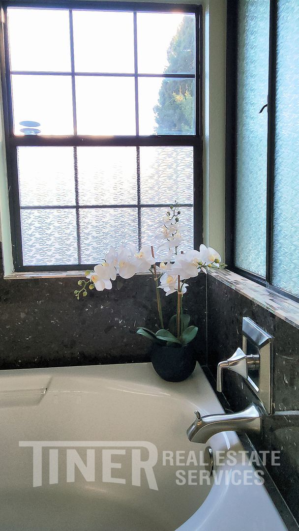 Building Photo - 413 Unity Ct