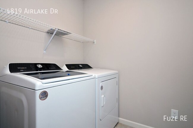Building Photo - 4819 Airlake Dr