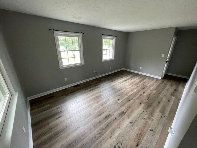 Building Photo - 91-93 Meadowbrook Drive Duplex