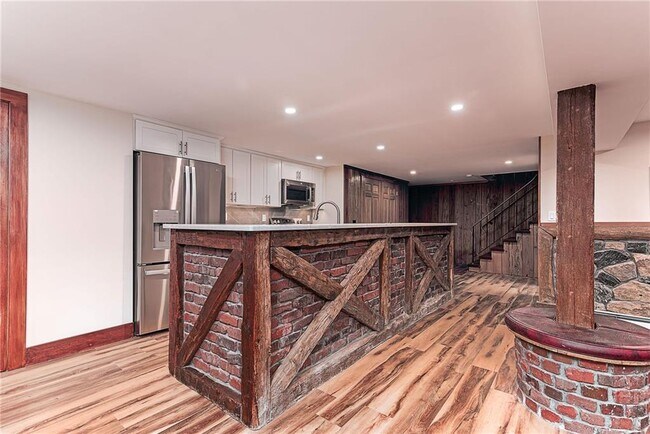 Building Photo - 14 Woodlake Dr