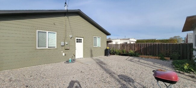 Building Photo - 4 Bedroom Home w/ Spacious Yard!