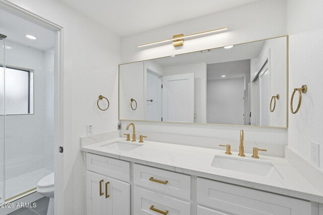 Building Photo - 2029 N Sunset Dr