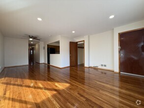 Building Photo - 336 Ave E