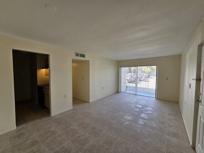 Building Photo - 1153 Lake Victoria Dr