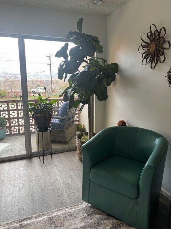 Building Photo - Beautiful Condo on the Boise Bench