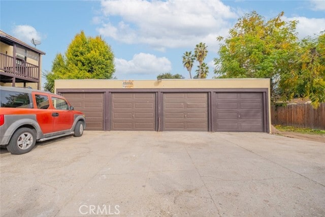 Building Photo - 418 N Hill Ave