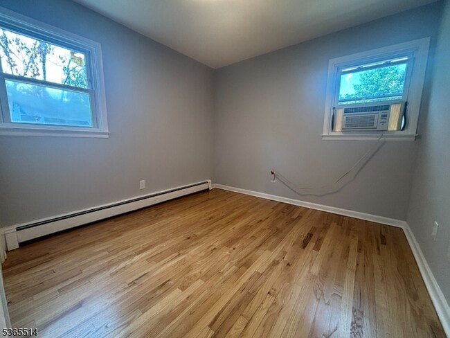 Building Photo - 34 Warman St