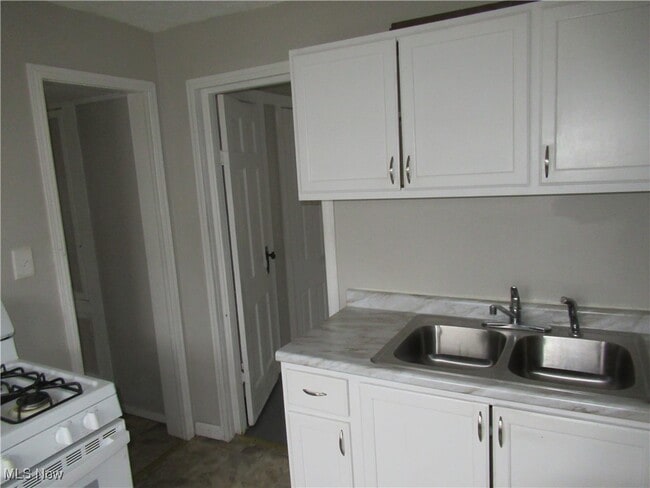 Building Photo - 1343 Churchill Rd