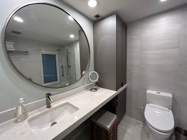 Building Photo - 937 Espinado Ave