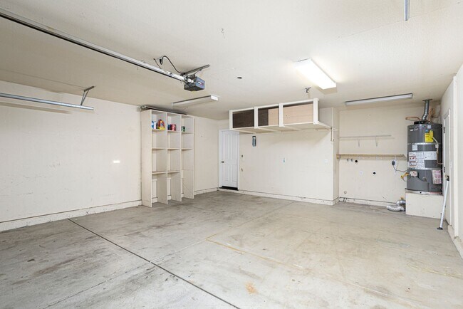 Building Photo - Schedule a tour today for a BEAUTIFUL 3-Be...